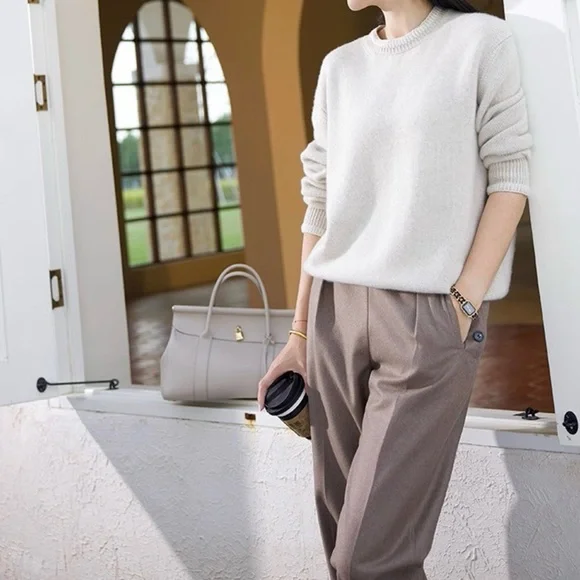 Unisex 100% cashmere crew neck sweater size M